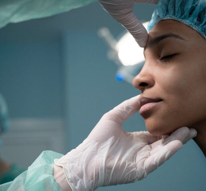 Rinoplastia: Quanto tempo dura a cirurgia no nariz?